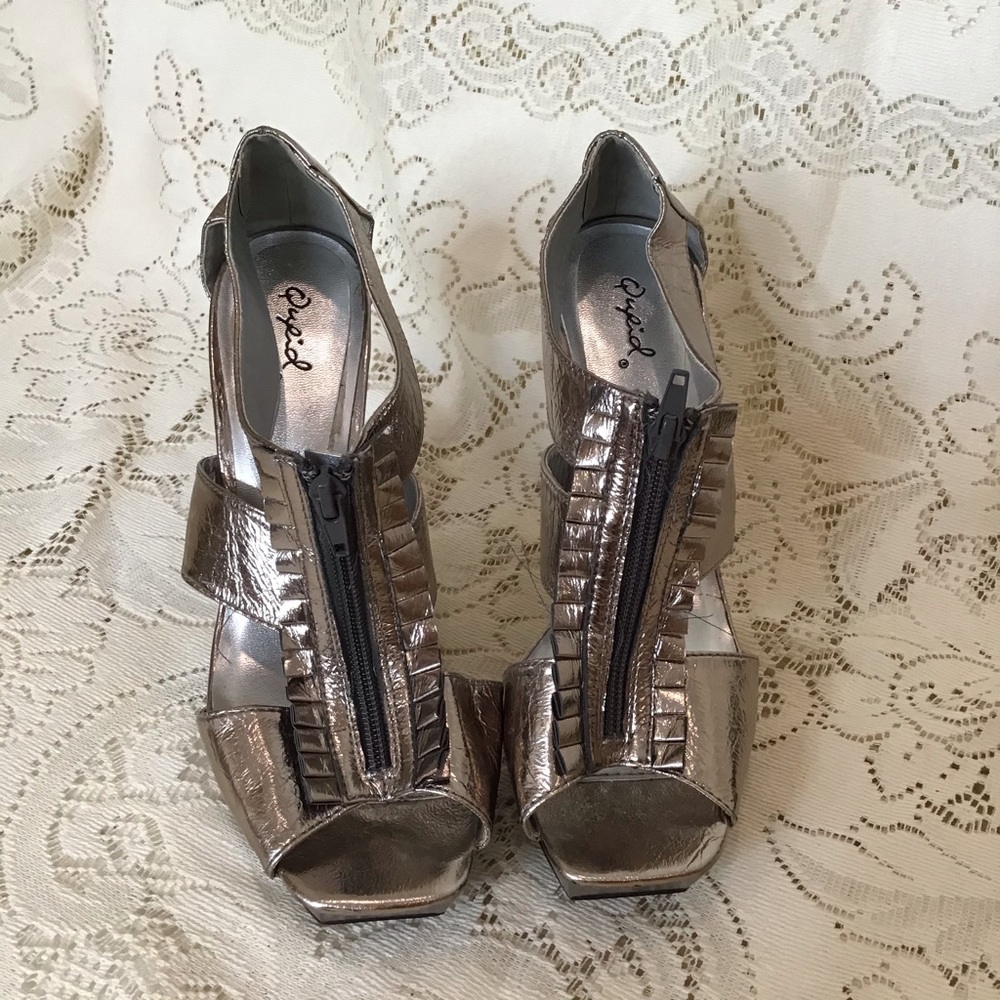 Qupid Silver High Heels Size 9